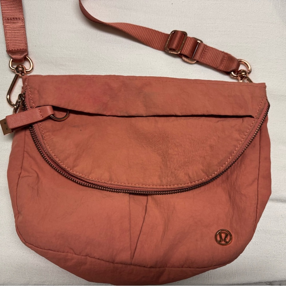LULULEMON FESTIVAL BAG CORAL COLOR